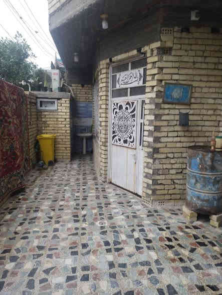 السلام عليكم بيت زراعي سند 25 البيت 200 متر الواجهيه 10 
كل البيت ستقبال ومطبخ وحولي 2 غرف 2 ترك وخدمات طابغ الاول ول ثاني 4 غرف وحولي ومطبخ وخدمات وبيتونه وصطح وبيت كامل مكمل 
العنوان بغداد الامين الثانيه السده قرب شارع 15 
السعر عبر الهاتف ولستفسار ***********+***********
