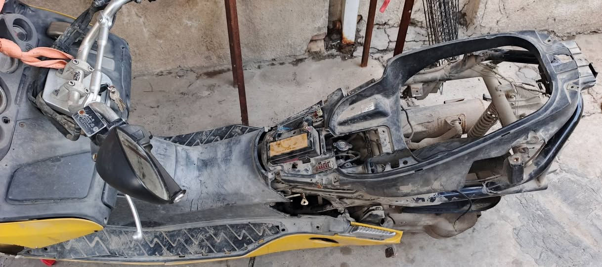 دراجة فصختهة يحتاجلها كابريتر
ابيع حديدة تجي تاخذه هيه وغراضها انته شدهن 
طيني سعرك ***********وتساب
مكان بغداد دورة
