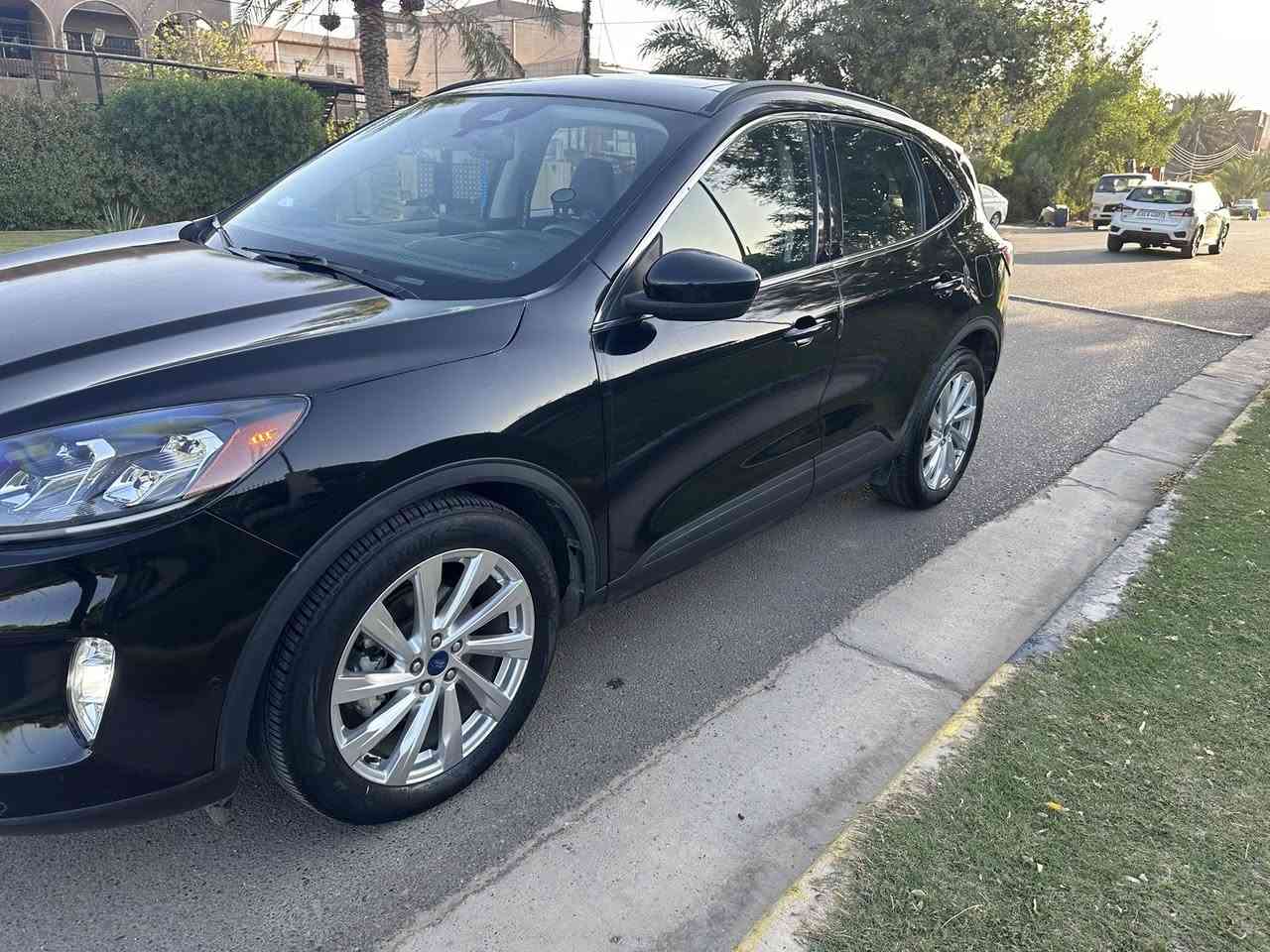 فورد سكيب 2021 هايبرد رقم بغداد
محرك 2500
مواصفات تيتانيوم 1/1
ماشيه 89لف كم
بصمه فتحه وبصمه ابواب 
تشغيل عن بعد 
كير ماوس 
خمس وضعيات قياده
سقف بانورما 
كشنات جلد 
كشن كهربائي
كامره وحساسات 360 درجه 
قياده ذاتيه وركن ذاتي 
جنطه كهرباء 
تدفئة كشنات وستيرن
داتا شوب
شحن تلفون 
سياقه ذاتيه ومانع تصادم
هواي بيه بعد مواصفات اعلى فئه التيتانيوم 
سياره جديدة  عزل وعزم 

مكان السيارة/بغداد حي الجامعة *********** 
السعر150وبيها مجال
