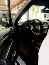 جيب كراند شيروكي ترايل هوك خليجي مكفوله كفاله عامه خاليه من اي ضربه مو...