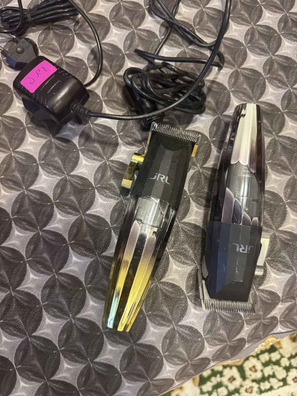 للبيع مكاين حلاقه اصليات يحتاج الهن تصليح مكاني بغداد البياع سعرهن 95 وبيهن مجال ***********
