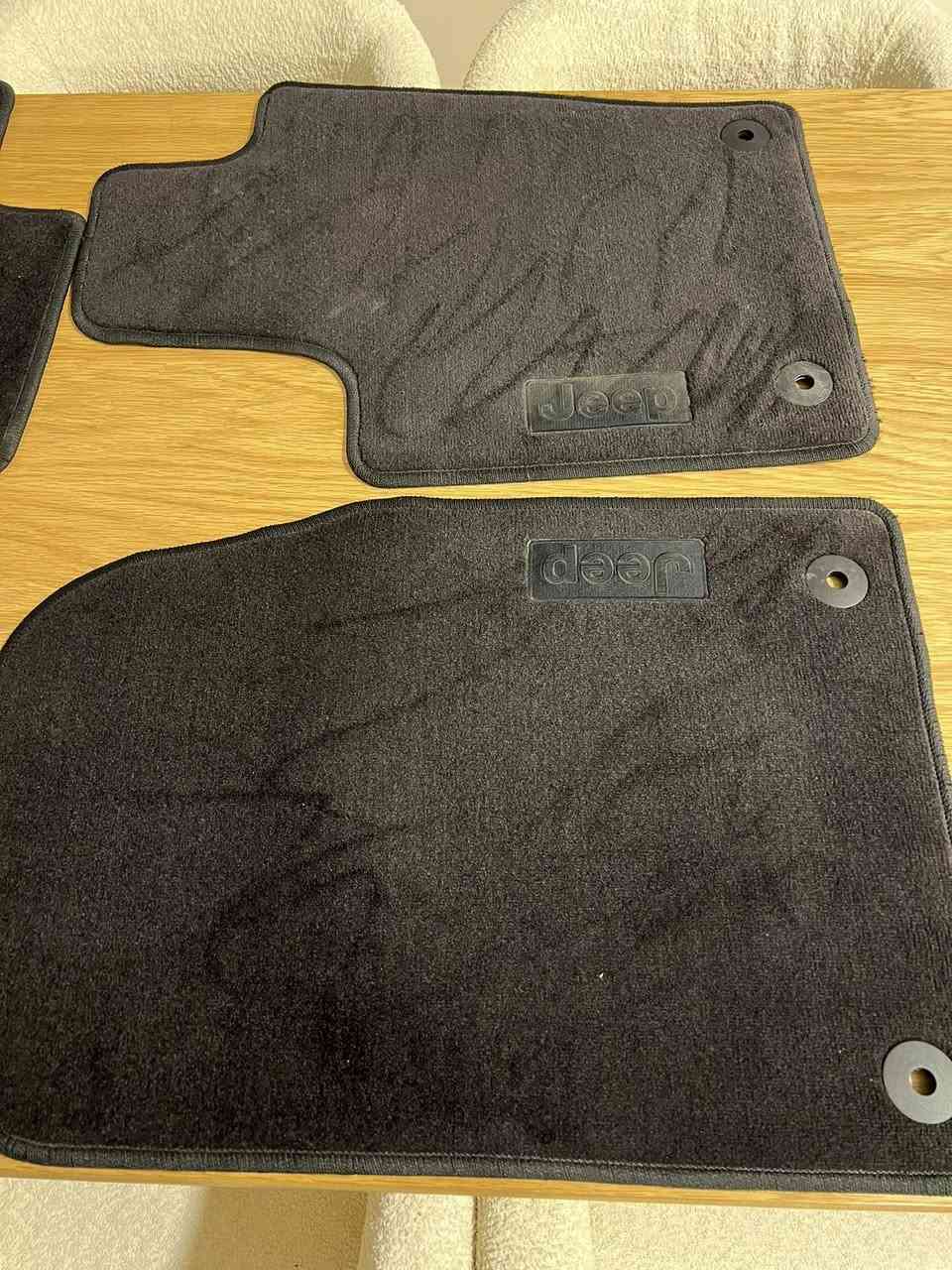 ارضيات جديده مامستخدمه من موديل 17 لحد موديل 20 المكان بغداد الكرخ ***********
