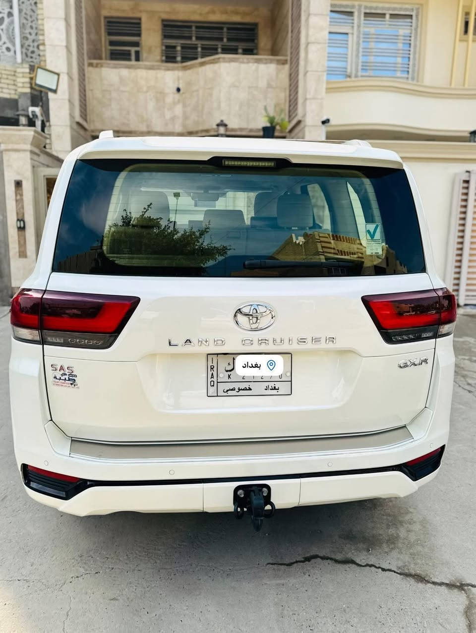 السلام عليكم لاندكروز 2022 GxR  SAS مكفوله من صبغ وتبدل عدا رصعه بسيطه بلباب صدر ماشيه 43 الف سياره جديده معنى كلمه برغي ما مفتوح بصمه فتحه قطعتين تبريد شاشات سايد بيك بصمه  معرفه موصفاته رقم بغداد بأسمي تحويل ثاني يوم سعر 635 بيه مجال رقم *********** مكان سياره بغداد جميله
