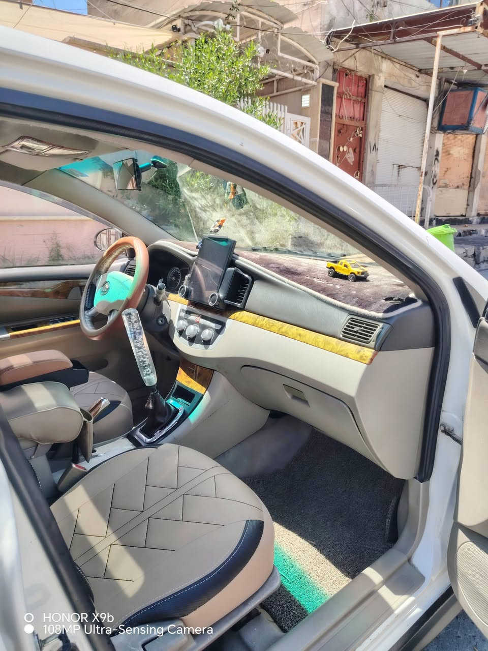 سيارة ليفان ٦٢٠ موديل ٢٠١١ سياره جاهزه من كلشي بيها منظومة غاز حكومية شرط كير ومكينة وتبريد منظومه جديده صبغ فقط بس داير الخلفي والسعر ٦٥ والتواصل على الرقم (***********) السياره بسمي وشرط التحويل
