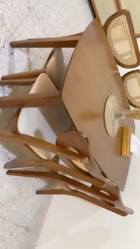 ميز طعام • طاولة سفرة