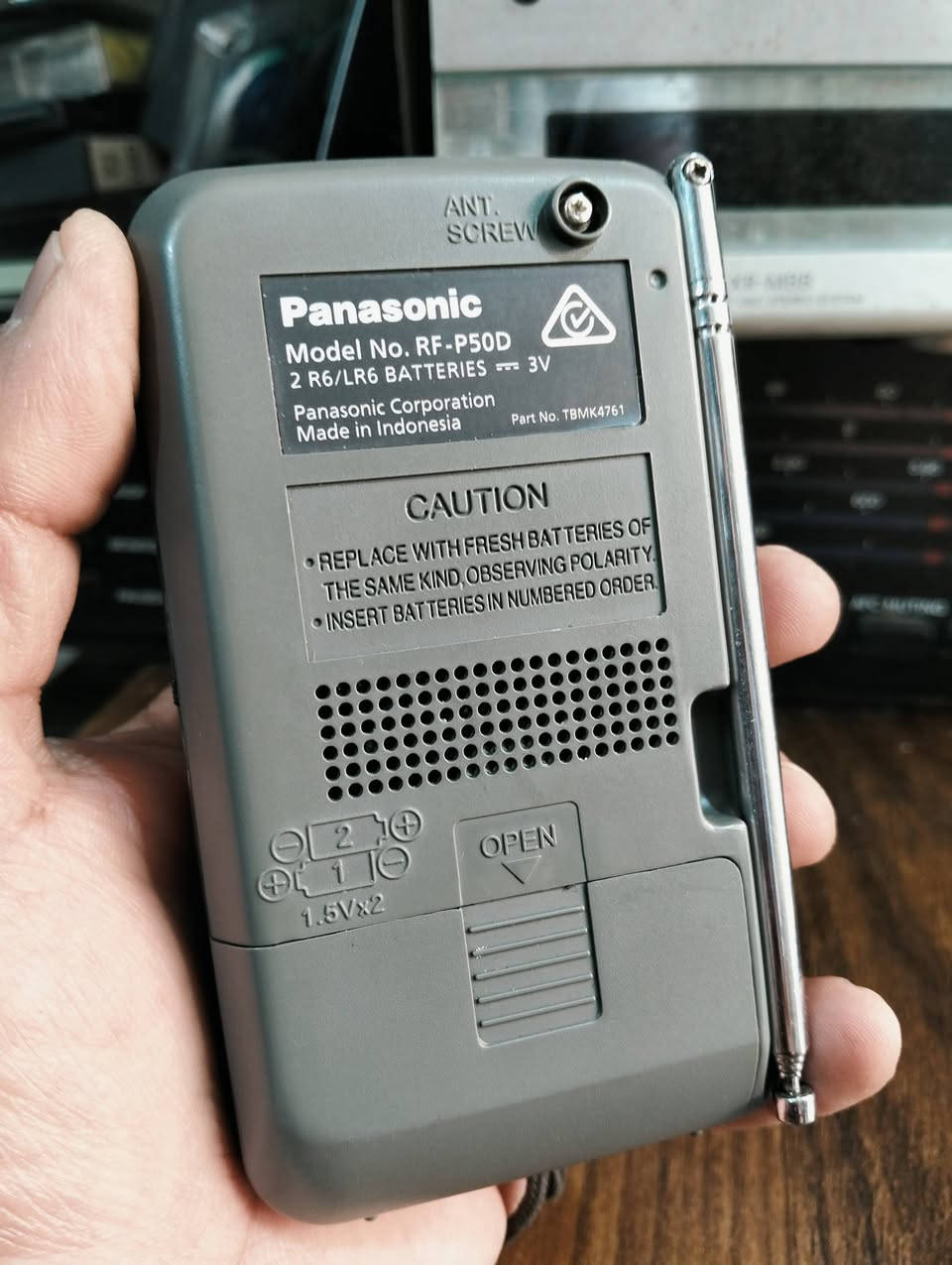 راديو بأنسونك Panasonic 
موجات الراديو FM AM 
يعمل باتري قلم عدد 2 
يوجد فديو بالمنشور يوضح التشغيل 
للحجز والاستفسار المراسله على الخاص


**إذا كنت صاحب هذا الإعلان وتريد حذفه لأي سبب، رجاءا أرسل رسالة إلى الدعم الفني**