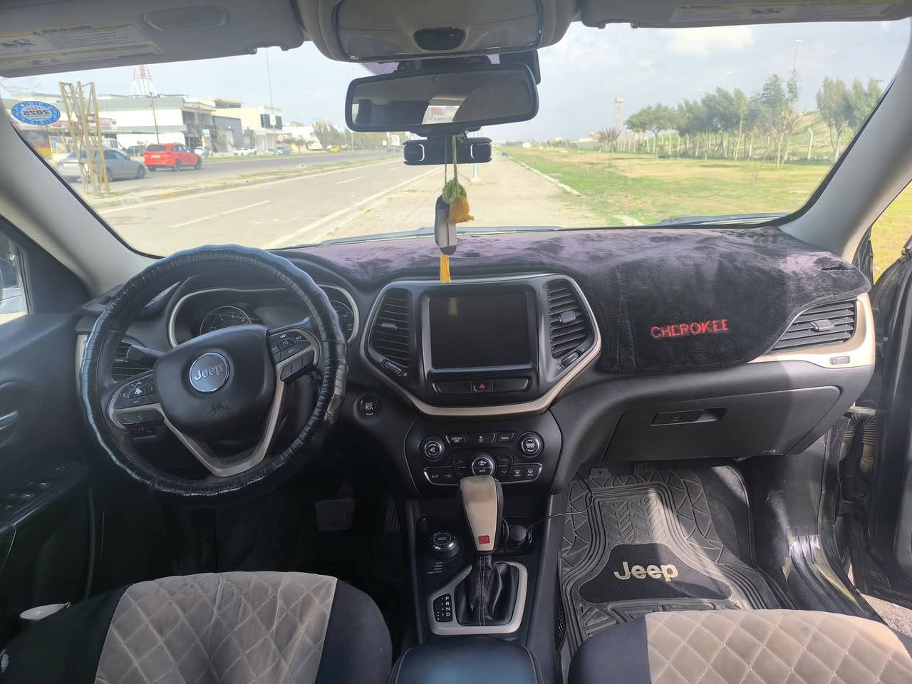 للبيع او مراوس: 🚘جيب شيروكي (بزون) لمتدد 2016
المواصفات:
• محرك اقتصادي 2.4 لتر 4 سلندر
• ناقل حركة (الگير)أوتوماتيك – 9 سرعات 
• نظام دفع رباعي ذكي 4*4 انظمة قيادة حسب التضاريس
• دخول ذكي وتشغيل بصمة
• شاشة كبيرة
• كاميرا خلفية دوارة
• تحكم تبريد شاشة 
• قطعتين تبريد 
• مقاعد جلد مقعد السايق كهربائي المقاعد الأمامية تدفئة +المقود
 • نظام صوتي فاخر
• مثبت سرعة 
• نظام مانع انزلاق 
• إضاءة LED نهارية وزينون 
# يحتوي على كوبون بانزين
• الضرر قطعتين صبغ البونيد وجامرلغ السايق أمامي 
#ايرباك سستم
• السيارة نظيفة من الداخل والخارج – استخدام عائلي
📁 شرط التحويل رقم ألماني سليمانية 
⚠️قابل للمراوسة حسب القناعة
📌مكان السيارة كركوك 
📞واتس ***********
