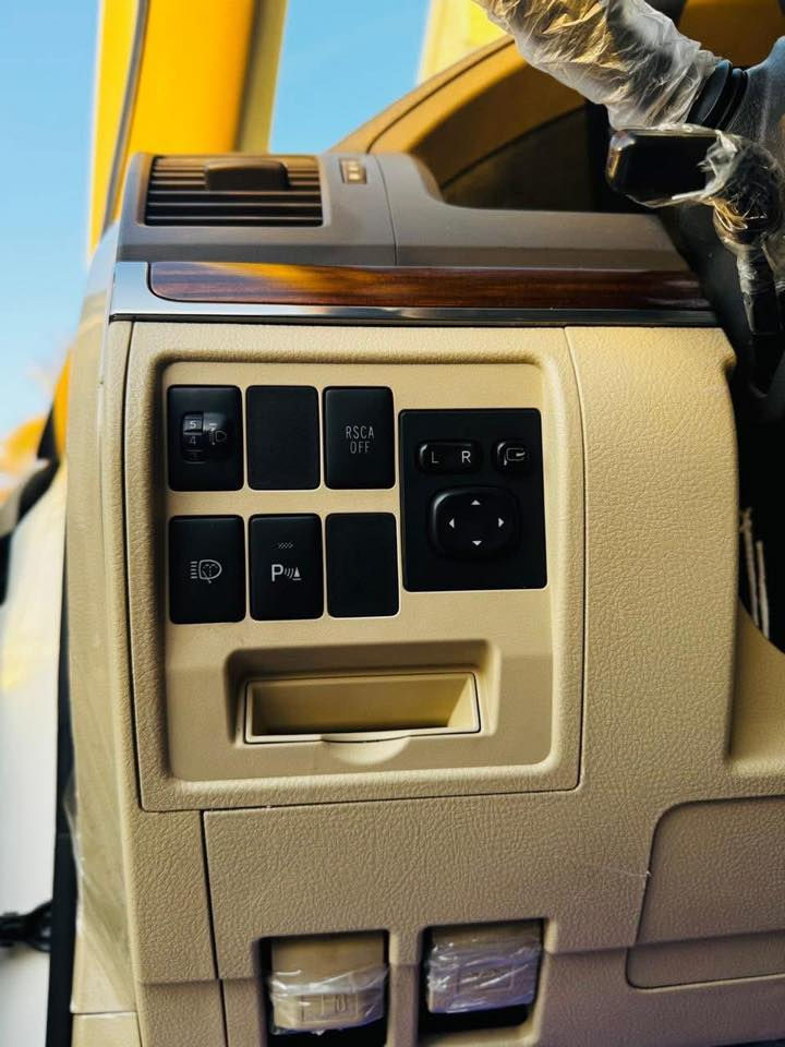 ‏‎
سلام عليكم 
 للبيع اومراوس بأقل سعر حسب القناعه 
لاندكروز  2017 GXR
ماشيه 138 الف  
ملاحظه( السيارة كفالة عامة  
گير و محرك بشرط كفاله 
________👇🏻المـواصـفـات 👇🏻___________ 
حساسات امامي خلفي 
كامرات 360 امامي وخلفي 
مري شفط ونظام ترحيب 
تبريد ثلاث قطع 
لايتات دبل عدسة + LED
فتحة    
نظام اقتصادي بانزين ECONOMY 
جلد كامل داخل بيجي 
بلوتوث وتليفون 
شاشة 
نظام مانع الانزلاق
نظام نزول المنحدرات 
اشارة في المرايا الجانبية
مخرج منفذ الطاقة ⚡
‏  Bluetooth / USB
شاحن هاتف Wairlees
وبعد بيهة هواية مواصفات 
جديدة جدا    
رقم بغداد بأسمي 
هزه جديده 
السعر 485     
                  الاستفسار الاتصال ع الارقام ***********
