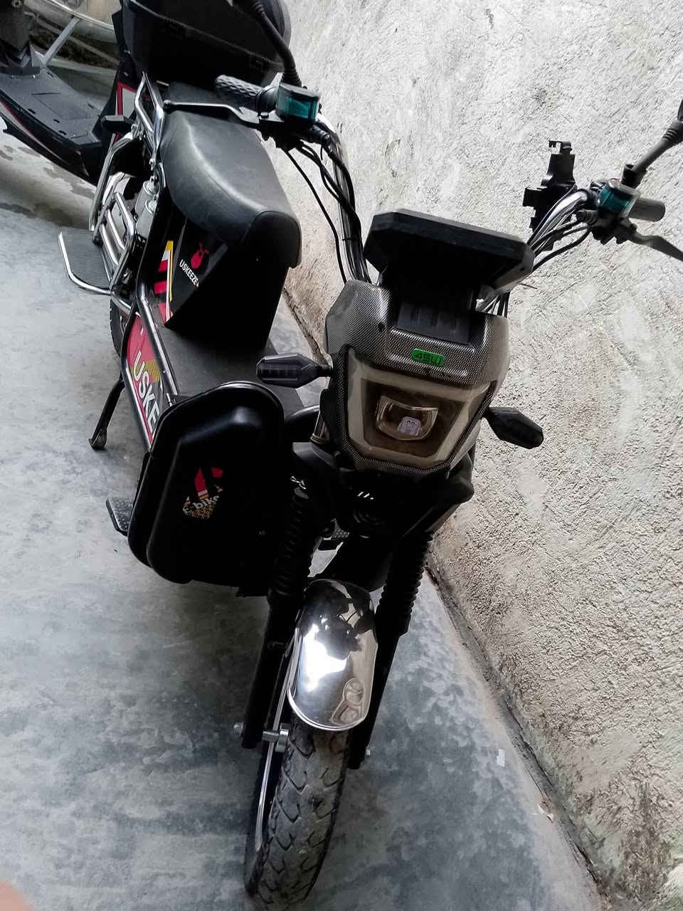 متوفر موطورين شحن خمس بطاريات..عالفحص من كلشي...رايدهن ٩٠٠ الف ... كهربائيات كله شغاله شاحنات شغاله..بطاريات قويات..كله عشره لانفخه ولا مشكلات لون واحد.مكان رمادي تأميم 
اتصال ***********
