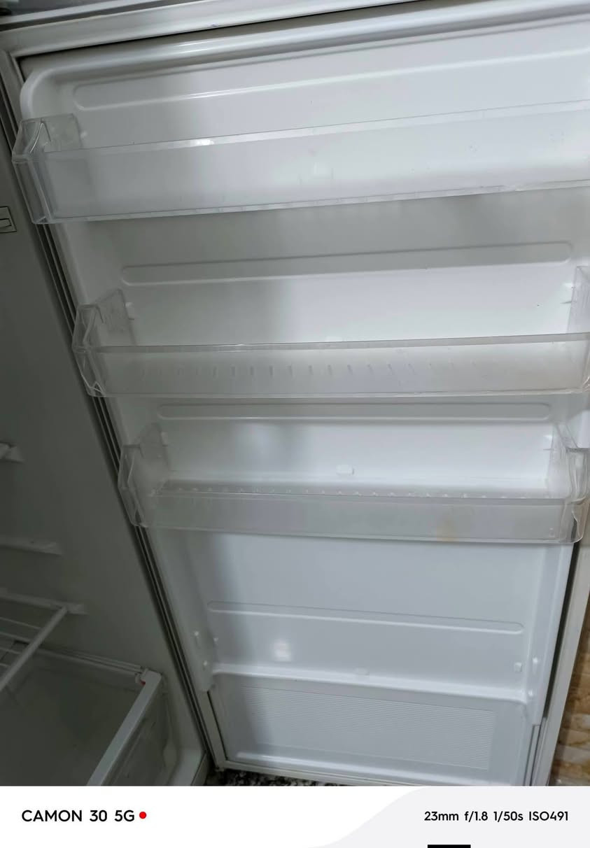 اعاده ناشر بسبب الوعود الكاذبة ثلاجه نضيفه ما دخله تصليح سعره ٢٥٠و بيه مجال بسيط حجم ٤٢سعره ١٠٠المكان البياع شرطه الخامسة ***********
