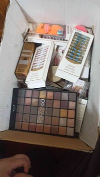 كرتونة مكياج • مستحضرات عناية