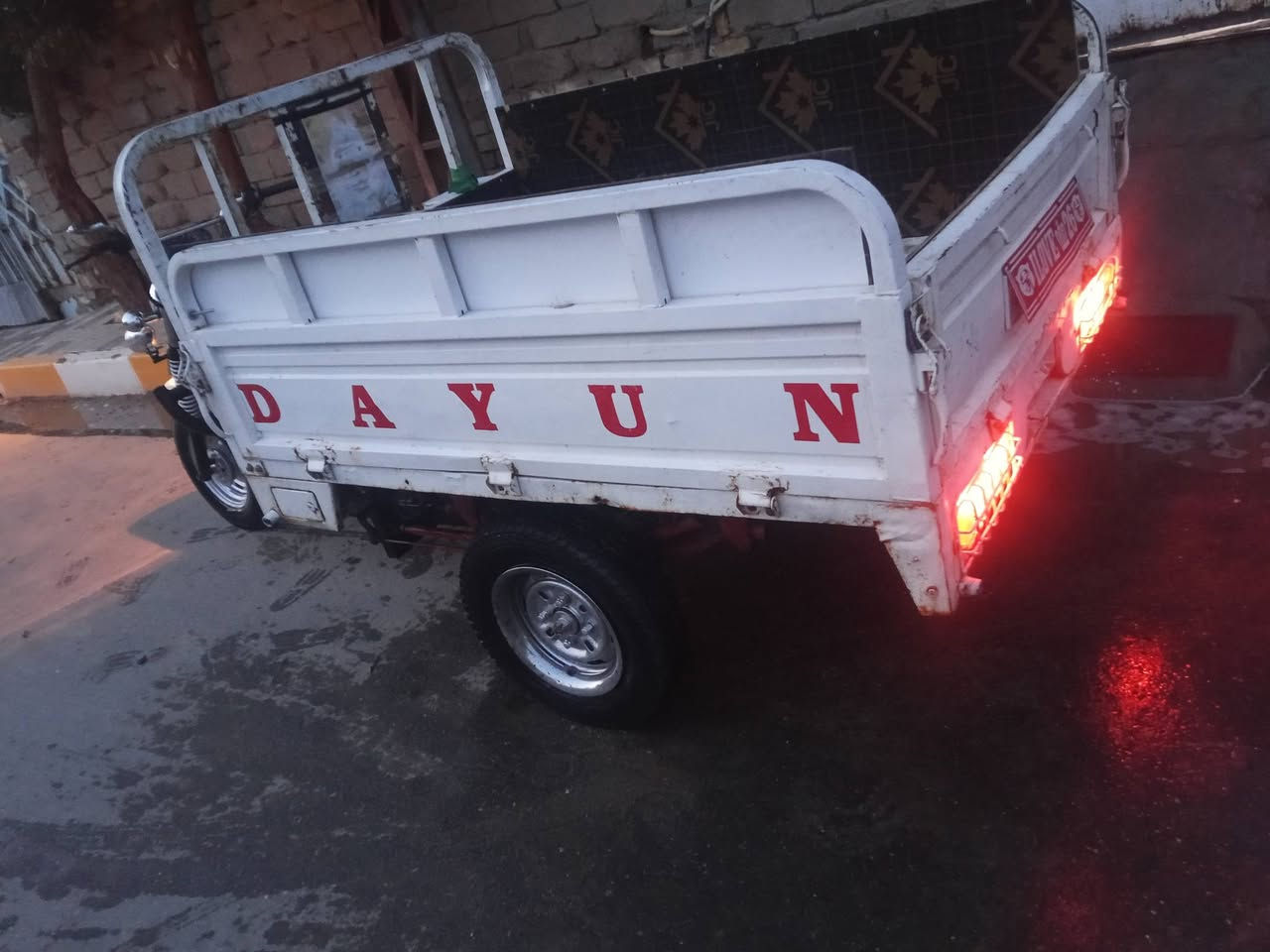 14 للبيع رقم انكليزي
سعرها مليونين  مكان سوك الشيوخ
***********
