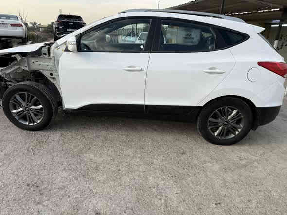 توسان خليجي موديل 15رقم واسط صار بيه حادث ابيعه على وضعه سيارة شغاله وتمشي مكانه سيارة بغداد *********** سعره 98 مجال قليل
