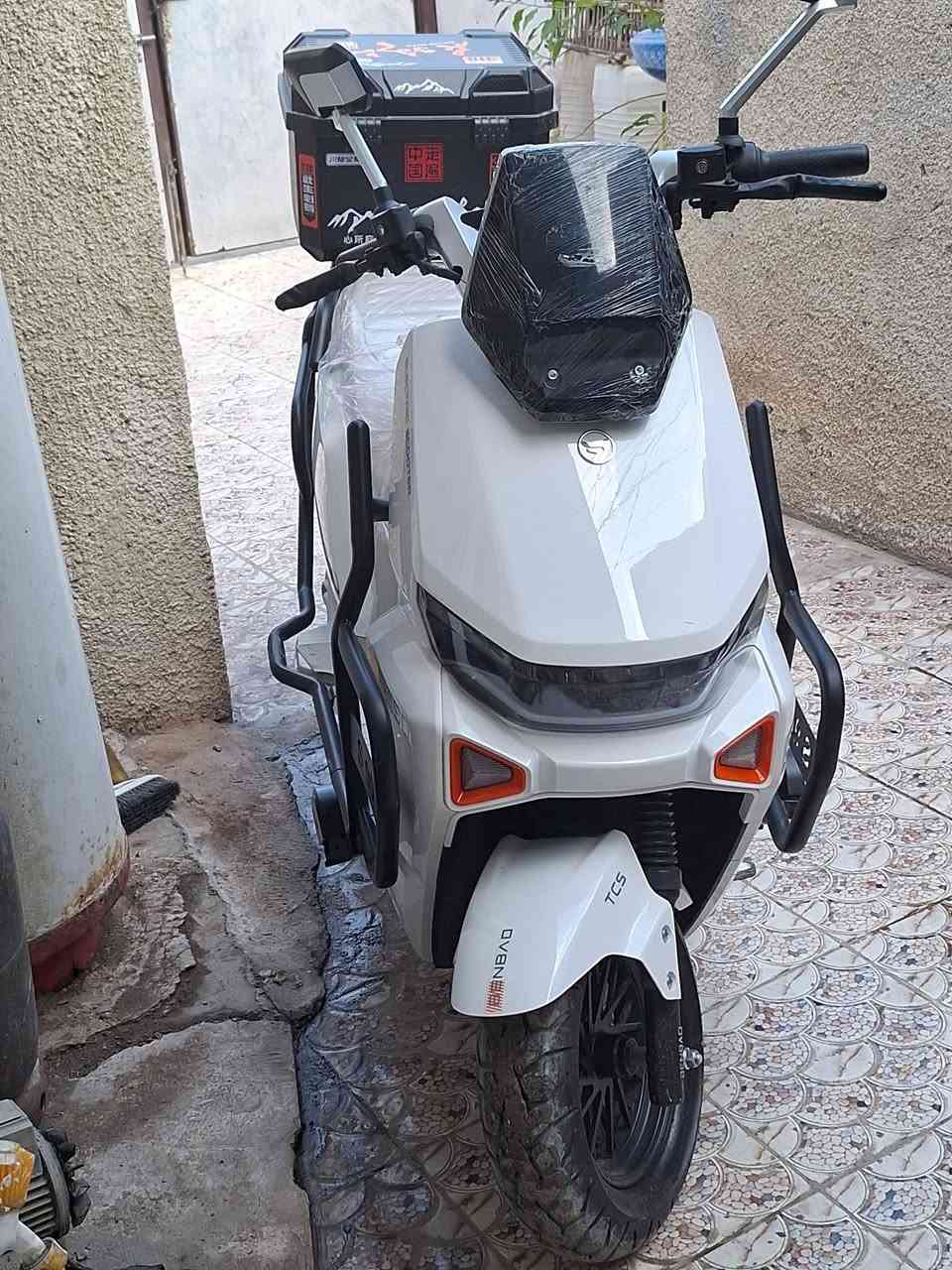 دراجة الشحن ملكة  اخت جديد ولا ضربه ولا شخطة  ست بطاريات مستطيل سرعه ٨١ سعرها ٩٠٠ وبيها مجال مكاني بياع وهذا رقمي واتساب ادخل علية ***********
