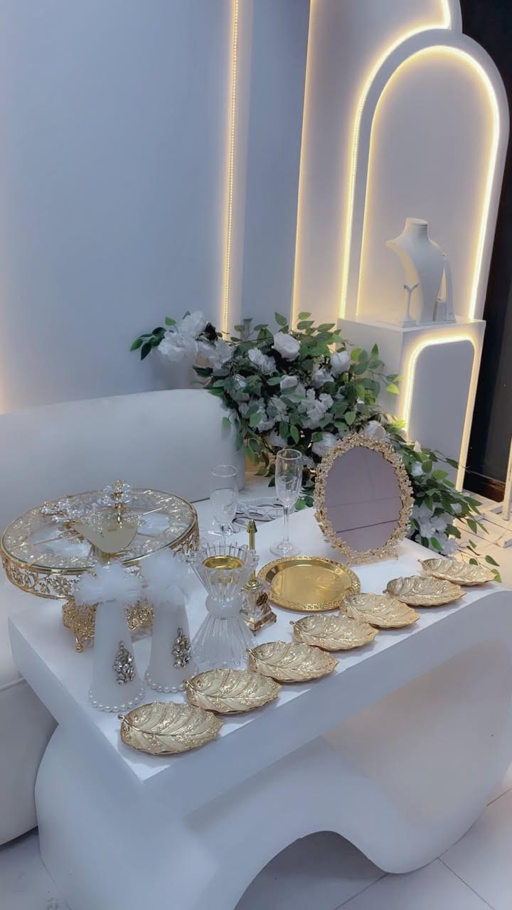 بمناسبة قرب حلول عيد الفطر المبارك 
اعاده الله علينا وعليكم باليمن والبركة 
يسعدنا ان نعلن لكم عن توفر كوشات فخمة وبتصاميم عصرية 
اسعار تنافسية و هدايا متنوعة مع كل كوشة .
سنتر لمسات للكوشات والهدايا 
العزيزية/قرب فلكة انس/ مجاور مصور يحيى
***********
***********
