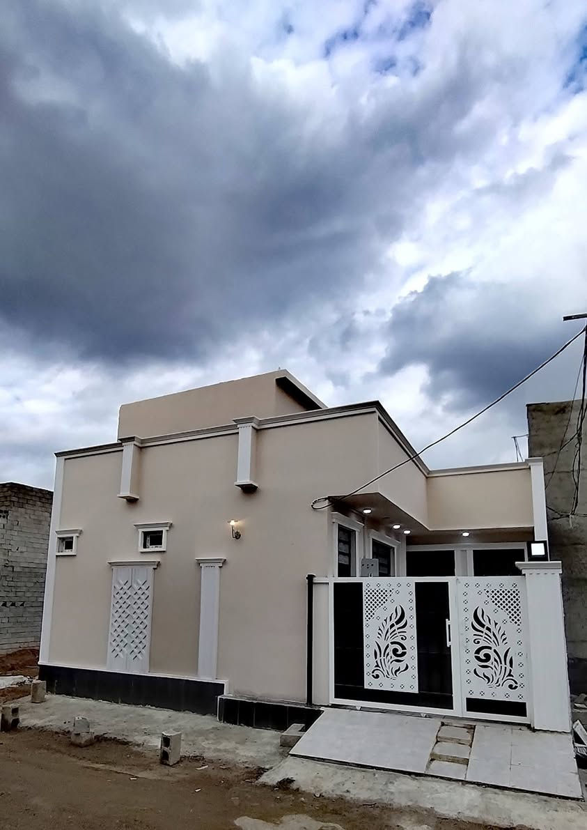 دور الزراعة
دار للبيع ١٠٠ م ١٠ × ١٠  مربع طابق واحد
الموقع بعقوبة تقاطع القدس دور الزراعة الثالثة 
كراج سياره ،، إستقبال ،، مطبخ وصاله كبيره 
غرفة نوم ،، مجموعة صحيه ،، منور ،، بيتونه
بناء حديث جاهز للسكن 
خدمات كامله ماء مجاري تبليط كهرباء 
للأستفسار أكثر اتصل على الأرقام التالية او على الخاص 
وسام اللهيبي ***********
ياسر فارس حسين *********** 
مكتب الجزيرة لبيع وشراء الأراضي والدور السكنية
