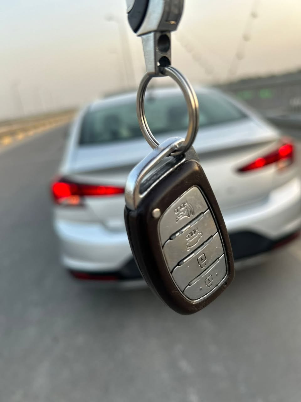 النترا2019 ماشيه 116 وارد امريكي مواصفاتها 1-بصمه 2-فتحه 3-رادار امامي وخلفي 3-حساسات5-مري شفط 6-بصمه بلبيبان 7-مكينه2000دوش 8-اشارة ترحيب عن بعد 9-نقطه عمياء بلمري 10-3وضعيات قياده 11-تبريد ثلج حادثه موضح بلسونار 
تخم تاير جديد مع ويل النترا 2023
لايتات زنون لون ابيض 
السياره مزوعه مواصفات ما عدا المقاعد مو كهربائيه والمقاعد بيها نضام التدفئه 
ضربتها موضحه بلسونار  + الدوسه بيها شويه ضربه صارت عندي غير موجوده بلصور 
المكان كربلاء 
***********
الاستفسار على الأتصال .
