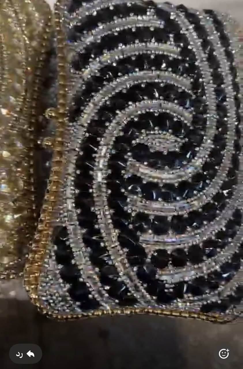 عندي مسكات
بسعر الجملة 
الي يريد 
يراسلني 
***********
