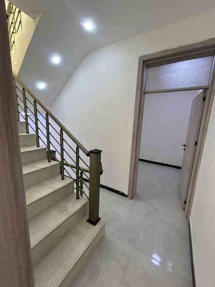 سلام عليكم بيت للبيع مساحه 50متر زراعي سند 25 طابقين وبيتونه يحتوي ع 3غرف نوم وصحيات 2 وصاله ومطبخ العنوان الدوره لبعيثه مجمع السلطان الاول رقم القطعه 282تنازل اول من الشركه  قريب عن شارع المدارس العنوان دوره البعيثه مجمع السلطان الاول شارع المدارس الاستفسار اتصل ع *********** 
بيع مباشر من صاحب الدار بدون دلاليه
