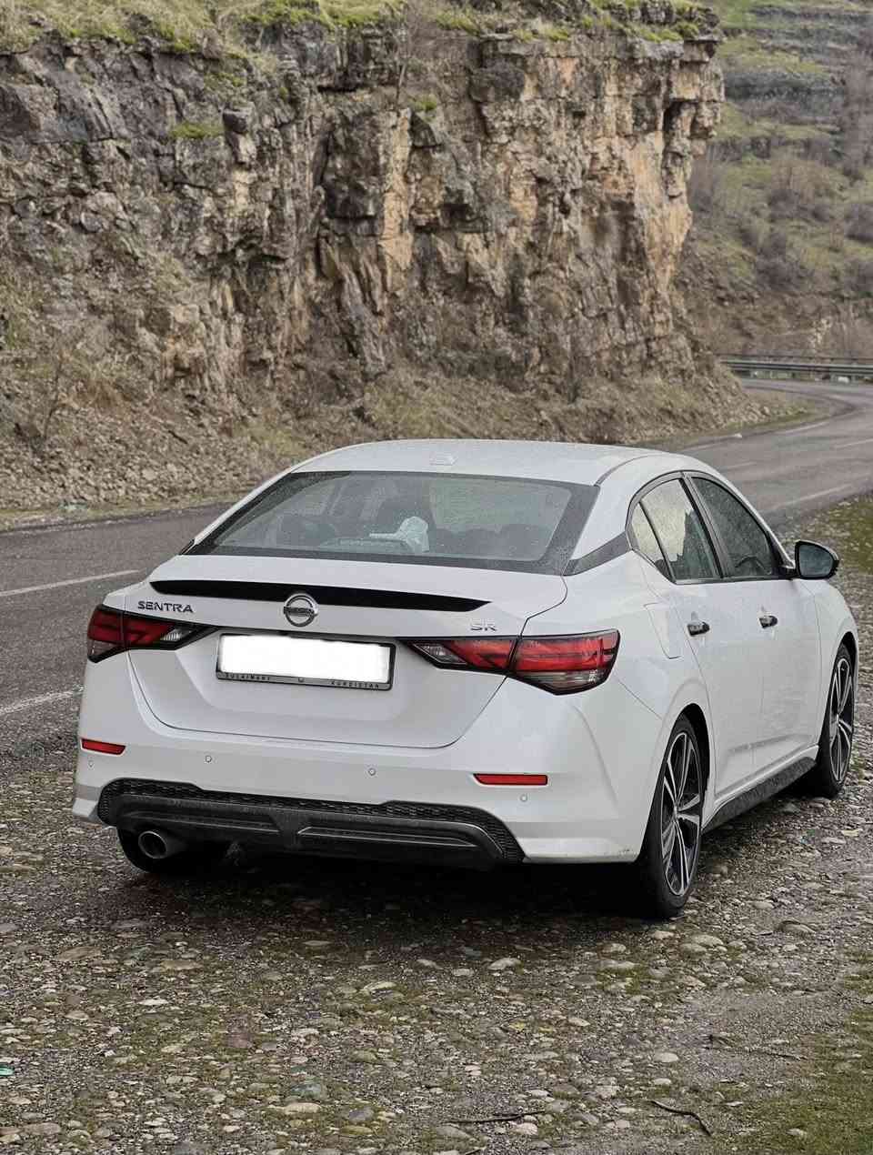 نيسان سينترا موديل 2022
فئة SR
لون ابيض صدفي 
وارد امريكي صور الحادث مرفقة بالمنشور
المواصفات:
•     المحرك: 2.0 لتر – 4 سلندر  ￼￼
• الدفع: أمامي (FWD)  ￼
• سعة خزان الوقود: ~50–52 لتر  ￼
• استهلاك الوقود (تقريبي): 7.3 لتر/100 كم  ￼
•    رادار امامي وخلفي
•    مثبت سرعة تفاعلي
•   ابل كاربلي
•    اندويد اوتو
•    ويل 18
•    انارات LED بلادي
•    كامرة خلفية
•    حساسات خلفية
عداد السيارة : 55،000 ميل
السعر 158 ورقة
رقم التلفون : ***********
