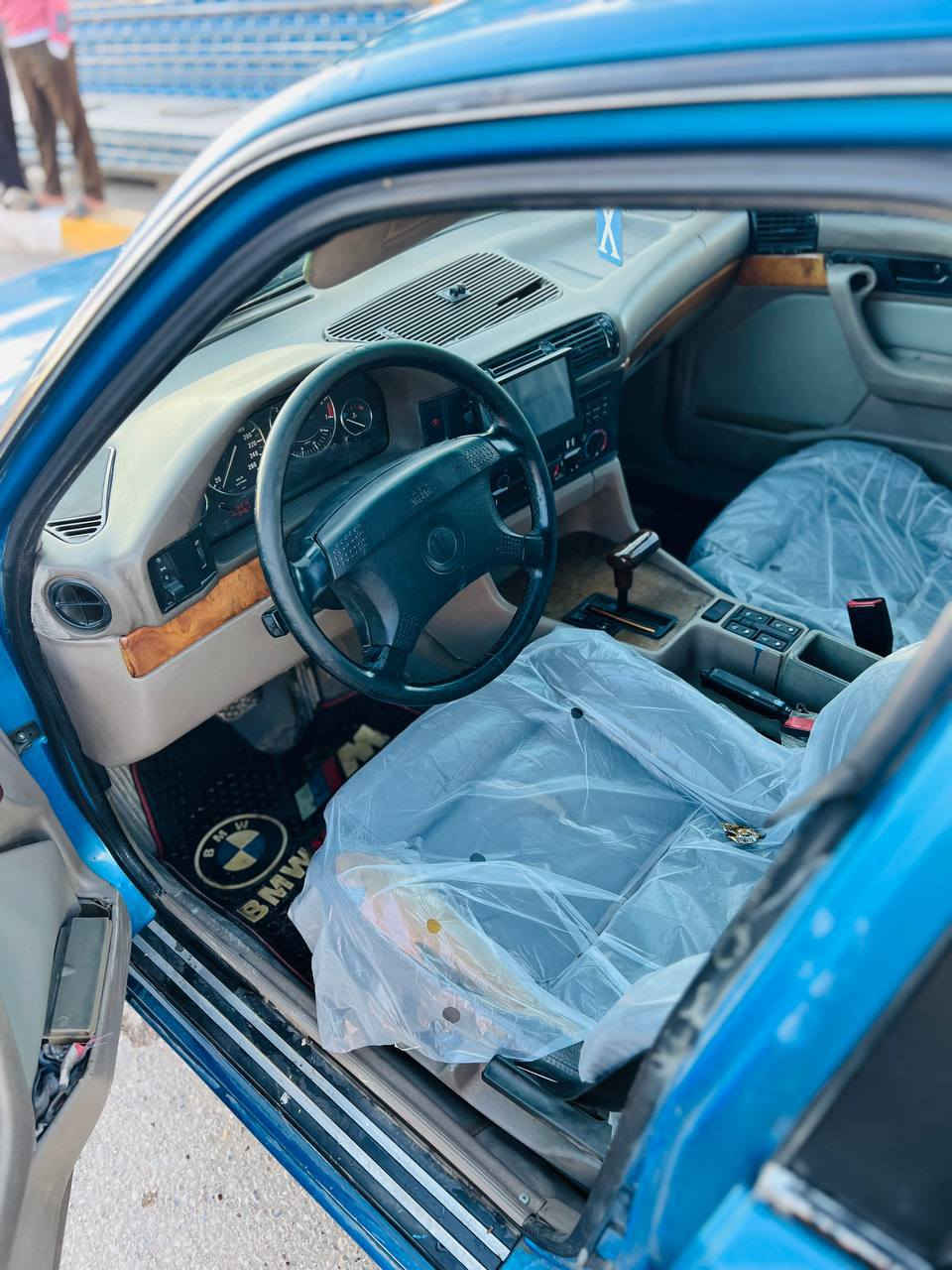 بي ام 525  موديل 92 رقم بغداد تحويل مباشر كير. مكينه تبريد ثلج حداديه تخم تاير ويل نجمه  شاشه داخل يخبل 
مكان كربلاء 
سعر 63 
***********
