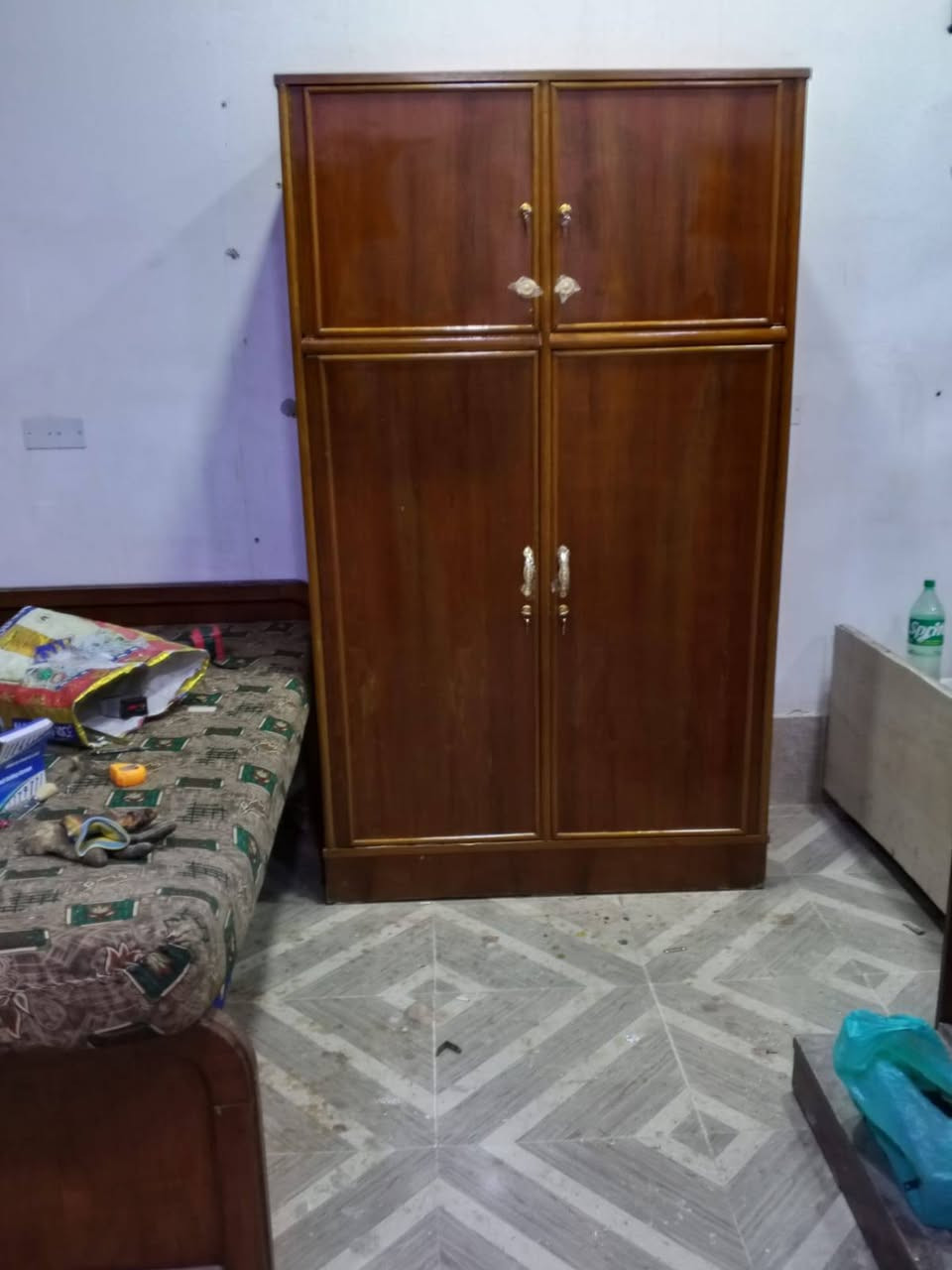 سلام عليكم كنتور حطاطه سعر 200العنوان رمادي رقم هاتف ***********
