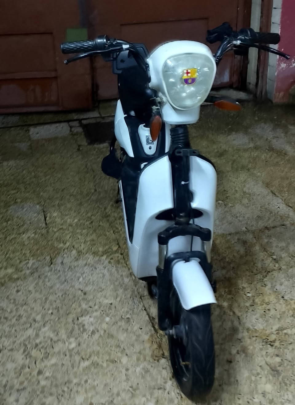 ماطور شحن أخو الجديد 
سعر 100 
التواصل على الرقم ***********
