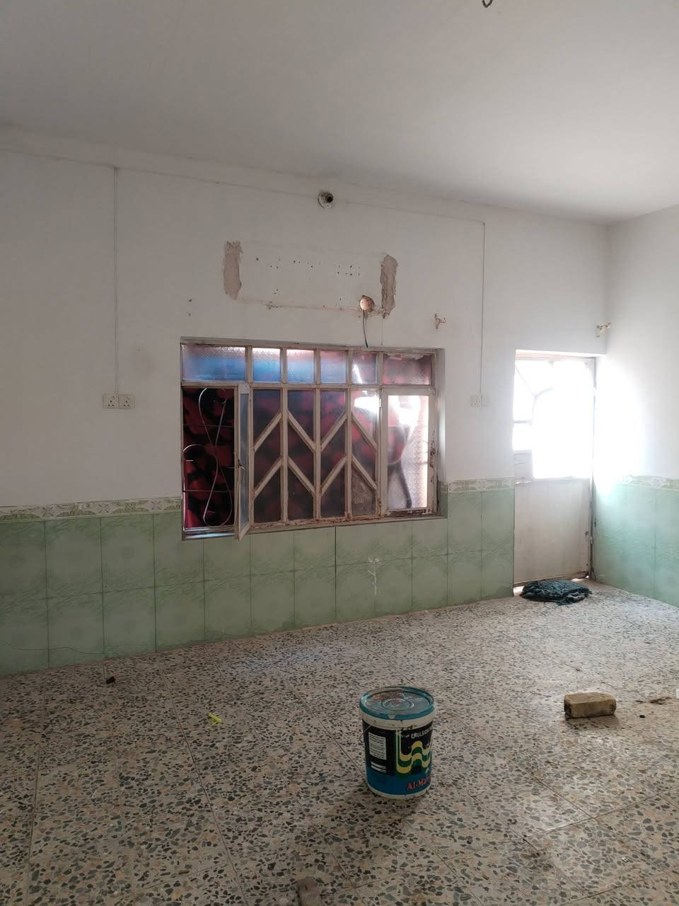 يالله يتوفر مشتمل 100م للبيع موقع مرقم بلديه مميز غرفه وصاله ومطبخ وصحيات بناء بلوك عكاده قرب معرض ابو هبه يبعد عن الشارع  ٥٠ م للاستفسار *********** ***********
