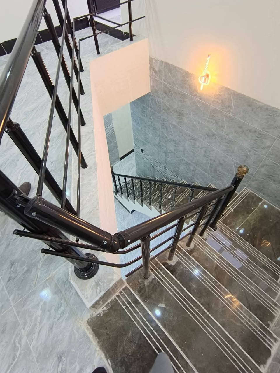 اعلان (1053)
🔵 دار طابو للبيع بناء فول حديث 🟠

     (طابقين) ⬇️ المحتويات ⬇️

🔸الطابق الاول/ غرفة نوم عدد1 ومطبخ واستقبال وصحيات داخليه وخارجيه وگراج

🔸الطابق الثاني/ غرفة نوم عدد1 وهول وصحيات

🔸مواصفات الدار/ فول مواصفات تبريد مركزي واجهه من الطراز الحديث 
------------------------------------
#المساحة (100)متر
#الواجهة (5)متر
#موقع_الدار :- كركوك حي الاسرى والمفقودين خلف اسواق السعاده مقابل شارعT وحديقه موقع مميز 
#السعر (123) مليون مع مجال
#نوع_العقار:- (طابو ملك صرف)
-----------------------------------
🔵 لمعرفت التفاصيل الإتصال بالارقام التاليه :-
🔸  ***********   🔸
🔸  ***********   🔸
🔷 للأشتراك في قناة التلگرام
https://t.me/almurademlak
----------------------------------
🟠 او للإستفسار :-
يمكنكم مراسلة الصفحة
#نتشرف_بزيارتكم(مكتب المراد للعقارات)
عنوان المكتب:- كركوك منطقة ال55 قرب اقصومول
