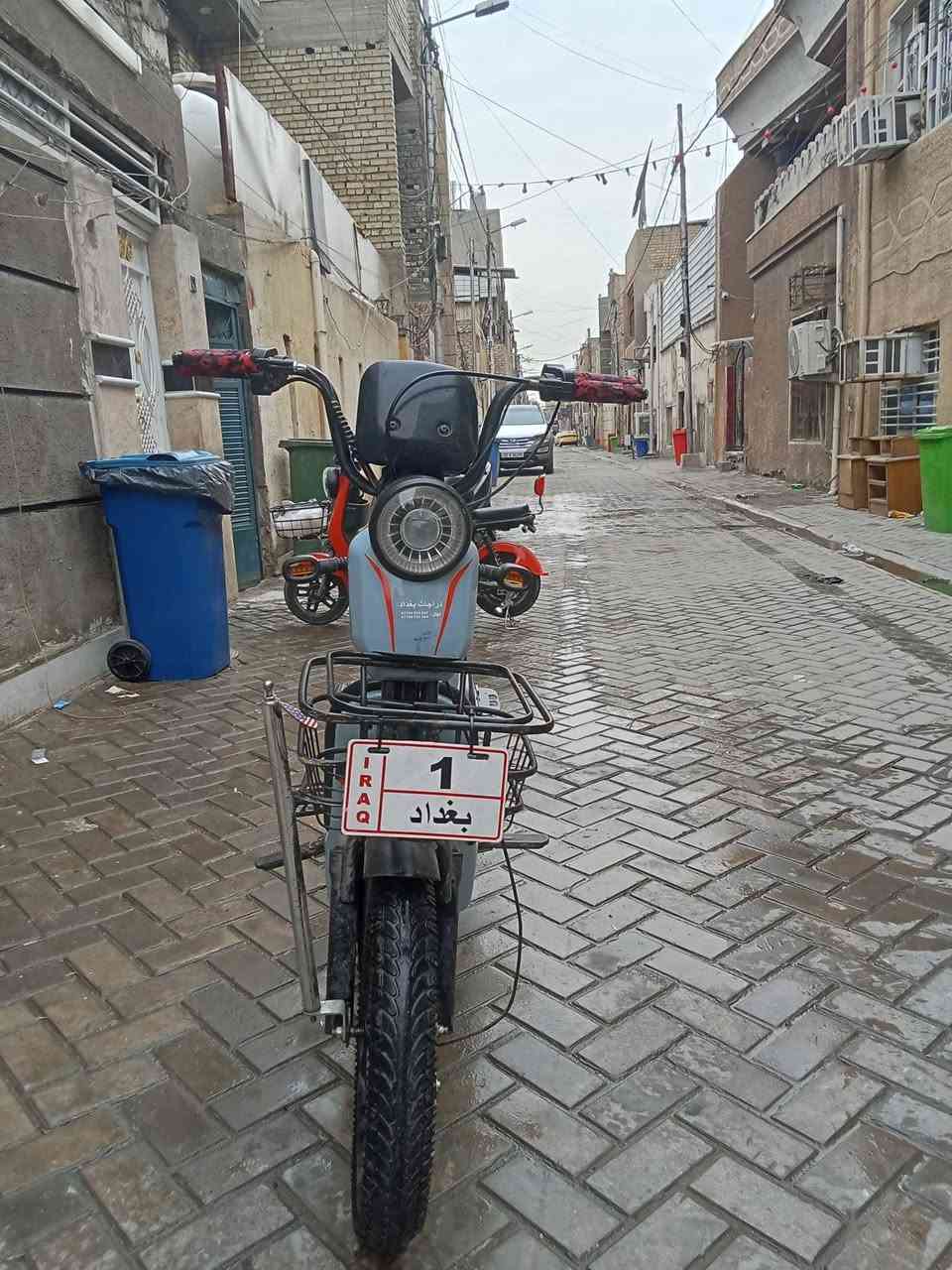 السلام عليكم دراجه شحن للبيع بطاريات جديدات بريكات جديده تايرات جديده السعر 300رقم الهاتف 📱/***********
