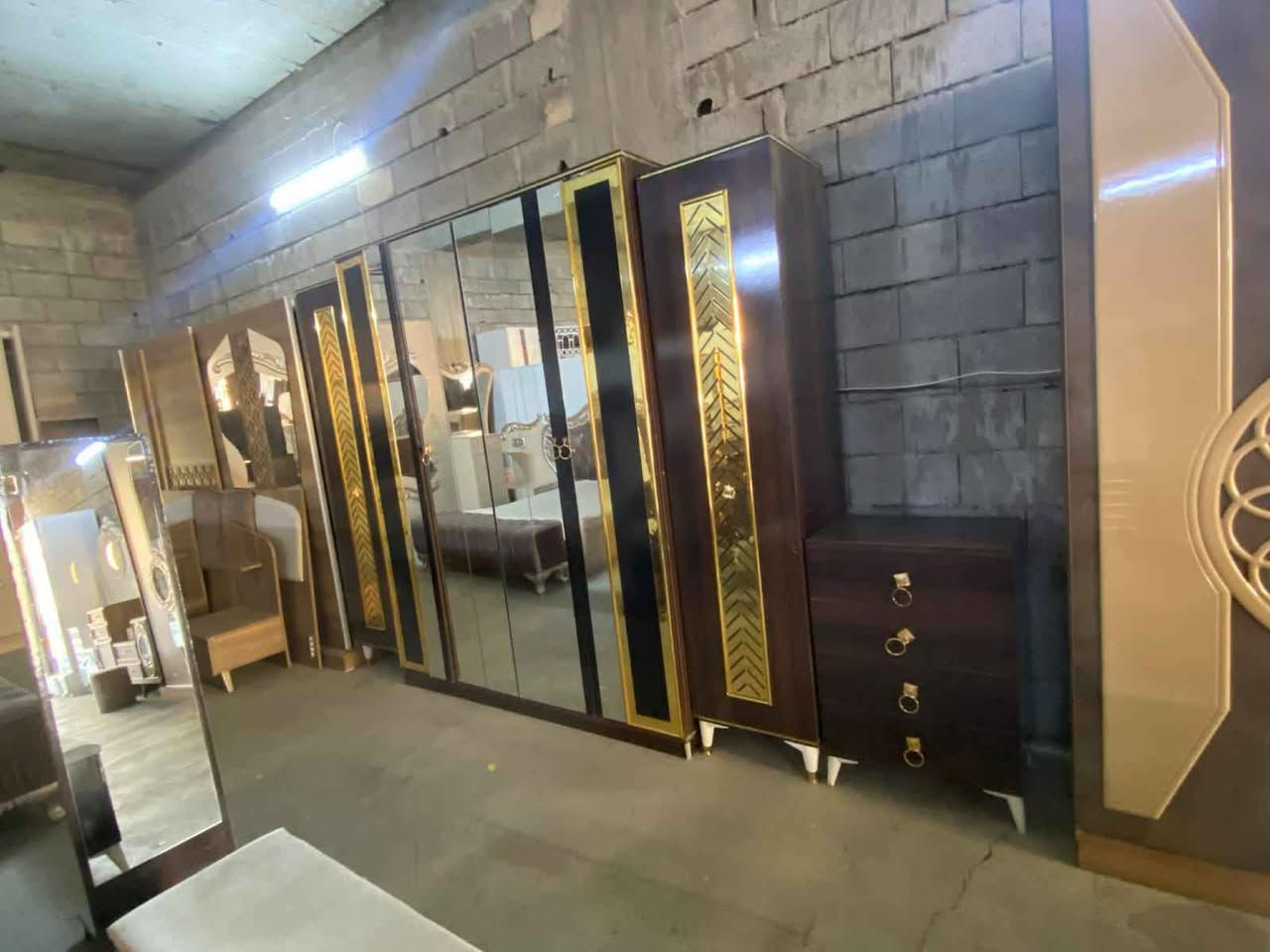 غرفة نوم تركي اخو الجديد 8قطع نضيفه كلش سعرها 500 عنوان كركوك متوفر توصيل 
رقم مبايل/*********** كركوك, العراق
