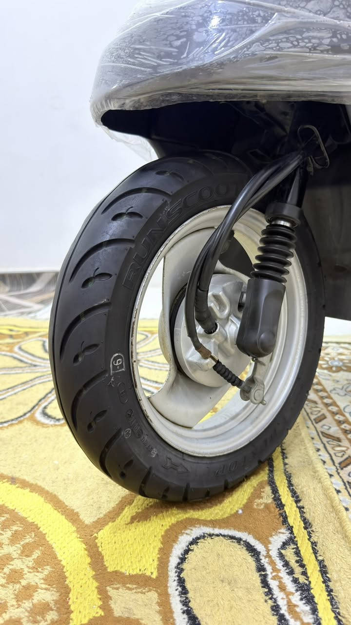 سلام عليكم مرخصت صاحب الاكروب للبيع دراجه بطه حاويه مال رمبه جديد مامستخدم وماشايفن الشارع من الحاويه للبيت فورن اخر قطعه عندي موديل 2003 دبل سكليتر ناعمه الدراجه  كلش وشلعه تخبل  كبل شغل وطلع باتري خالك بيه ودهن خالك بيه وبانزين هم خالك بيه السعر 850 الف مكاني كربلاء حي العامل تجي اشوفه بلبيت الرقم *********** الرقم الثاني ***********
