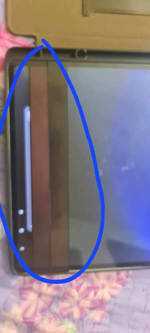 سامسونج تابلت s9 ultra
نضيف جدا يحتوي على خط ابيض( كما مبين في الصورة) 
الشاشة تعمل حتى على المنطقة البيضاء. 
تم وضع تيب لاصق لتغطية المنطقة البيضاء. 
مع القلم والكارتونة. 
الذاكرة 250 كيكا
الرام 12 كيكا 
السعر 500 الف


**إذا كنت صاحب هذا الإعلان وتريد حذفه لأي سبب، رجاءا أرسل رسالة إلى الدعم الفني**