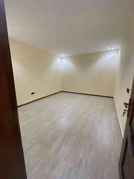 للبيـع 🏠 عرصات الهندية

عنوان العقار 📍 عرصات الهندية جهة السدة

🔶 المساحة  243 متر

🔶 الواجهة. 8،10 مـتـر

سنة البناء 2010 ومحدث تحديث كامل 2025

يحتوي على كراج حديقة صالة كبيرة هول داخلي مطبخ وغرف 

نوم عدد 4 ومجموعة صحيات 👍

❗️❗️ بســعـر منـاسـب لسـعـر السـوق ❗️❗️

 ــــــــــــــــــــــــــــــــــــــــــــــــــــــــــ
‎‏‎((شركة دار السلطان للعقار حيثٌ تَلتَقي الرُوٌية ,بلتَمَيٌز ))

❗️❗️ نسـتـقـبل العروض البيع الشراء والايجار ❗️❗️

بيع - شراء - ايجار - ادارة امـلاك - مقاولات عامة

‎‏‎📊كل ماعليك الاتصال أو المراسلة على الصفحة *ʲᵒⁱⁿ ᵘˢ*

 حسن زوانة *********** - ***********

‎‏‎الفرع الاول /عرصات الهندية مجاور فندق بلوم 

‎‏‎ الفرع الثاني /الـسـيـديــة الضباط مقابل افران الرباط

‎‏‎‏‎زبائننا الكرام بِكُم نَرتقي ونَتشرف بزيارتِكم ونَفتخر بخِدمتِكم ❤
