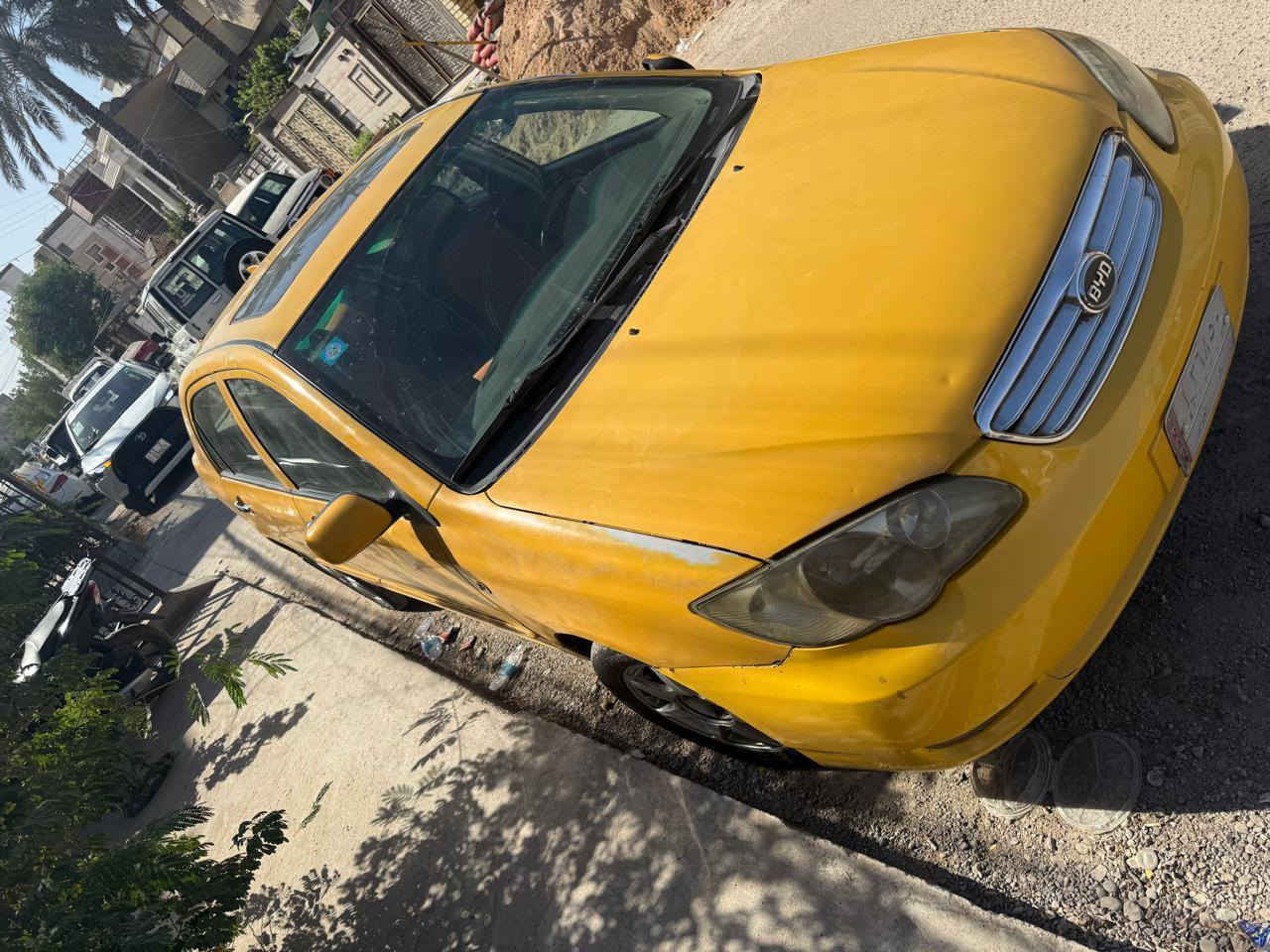 سلام عليكم بي واي دي للبيع مديل 2011 رقم بغداد ألماني  مكفولة كفاله عامة   لا ضربه ولا صبغ بلاديه على وضعيه الشركه  سياره كامله من كلشي گير مكينه حداديه جديده فول مواصفات كير عادي  والسياره احلى من صور  سنويه باسمي مشروع وطني مصفر هيئه و غرامات مكان السياره بغداد سعره ٤٦ بيها مجال بسيط
 ***********
