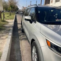 كيا كرنفال للبيع  موديل 2022  الفئه LX  لون سلفر  ماشيه 165  صور الحاد...