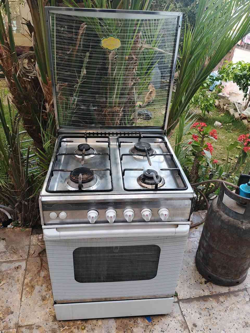 طباخ اربع عيون مستعمل للبيع
طباخ نضيف شغال 
السعر 80الف وبي مجال 
الموقع بغداد سبع ابكار موجود توصيل بكروة 
التواصل ***********
