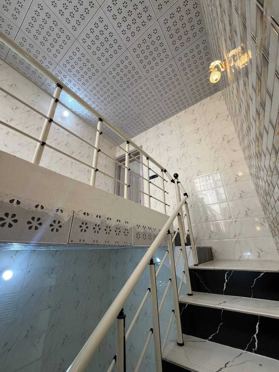 يالله الهم صلي على محمد والي محمد يوجد بيت مساحه 50متر طابق ونص بناء بلوك بي غرفه وصاله واستقبال ومطبخ وصحيات عمل درجة اولى كافة الخدمات ماء مجاري كهرباء وتبليط طابو زراعي قرار محكمة موقع البيت كربلاء مجمع الابداع قرب جامعه العميد بصف علوه المخضر طريق الرابط عمود 1182مسافه عشر دقايق عن الامام الحسين عليه السلام يصلح سكن او حسينيه للزوار الاستفسار انتصل على الارقام التالية 
***********
***********
واتساب موجود تحياتي للجميع
