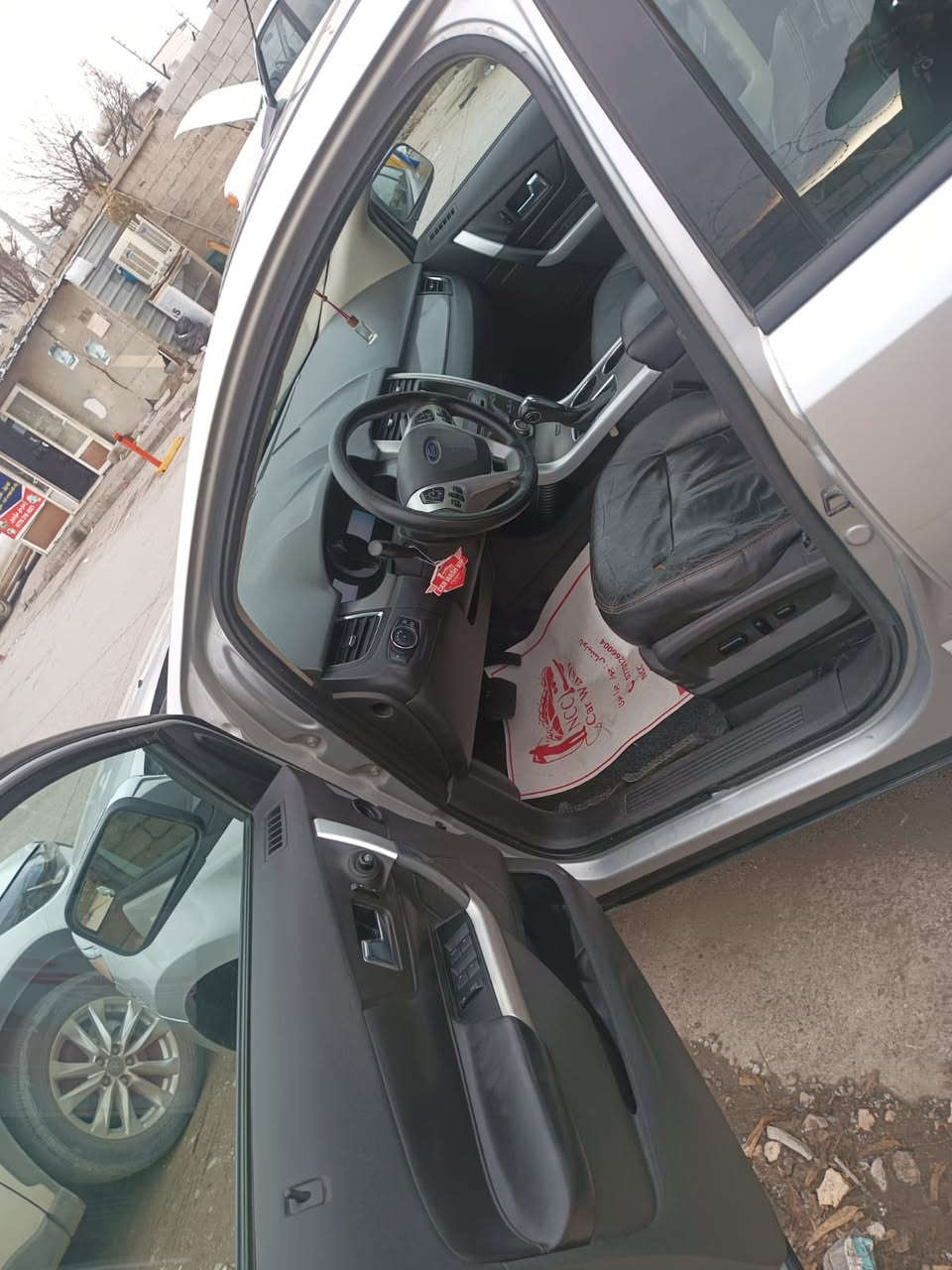 فورد ايدج فول  فول رقم سليمانيه كير محرك بشرط ثلاث قطع سبوخ بدون دواخل  شرط سعر ١٢٥ ورقه ومعامله  ***********
