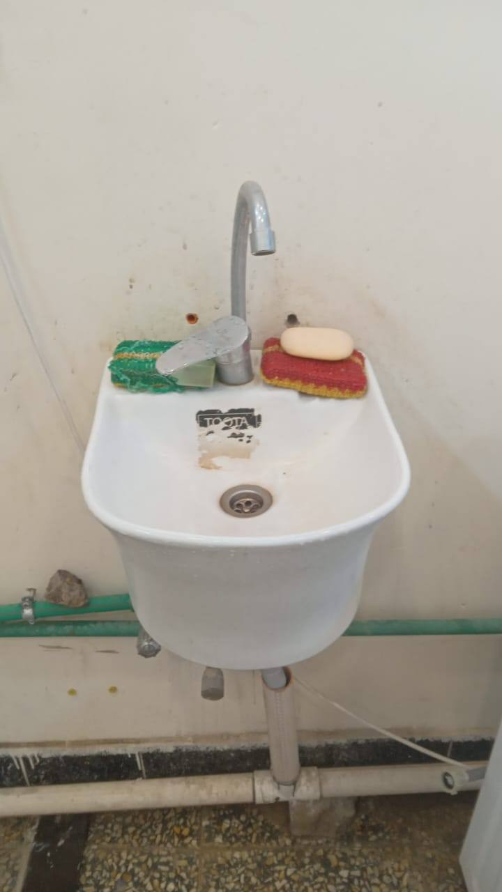 السلام عليكم 
مكوى للبيع كامل مكمل من كلشي 
بسعر مناسب جدا 
اجار المحل ٥٠٠ 
العنوان الدورة البعيثة مقبل مجزرة بغداد العصريه
***********
ملاحظة المحل صار شهرين من فتح والوارد ماله وسط
