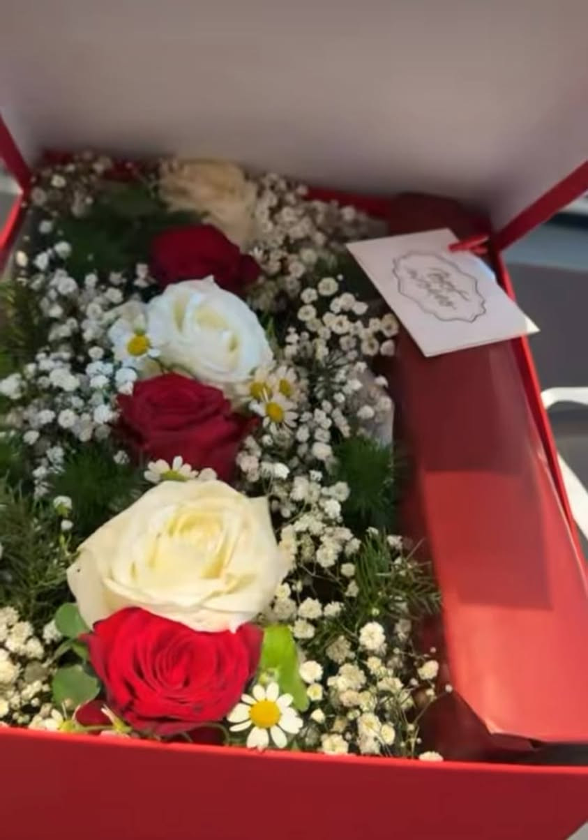 تم افتتاح زهور أفلورا للزهور الطبيعيه والصناعيه والهدايا وتزيين السيارت ووكوشات الاعراس والمناسبات ننتظركم بكل حب ♥️
 📍العنوان :بغداد -بسمايه /الشارع العام مجاور اسواق كولدن هوم 
للطلب المراسله على الواتساب 
***********🦋
رابط انستا 
https://www.instagram.com/aflora_flowers?igsh=MXF0Z3U5YTY1ems5aA==
