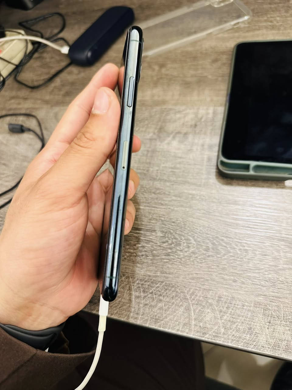 11 برو ماكس
ذاكرة 64 مكفول من كلشي بلادي ما مصلح وكلشي شغال بطاريته 72 ونضيف قيم بما يرضي الله وراسلني خاص


**إذا كنت صاحب هذا الإعلان وتريد حذفه لأي سبب، رجاءا أرسل رسالة إلى الدعم الفني**