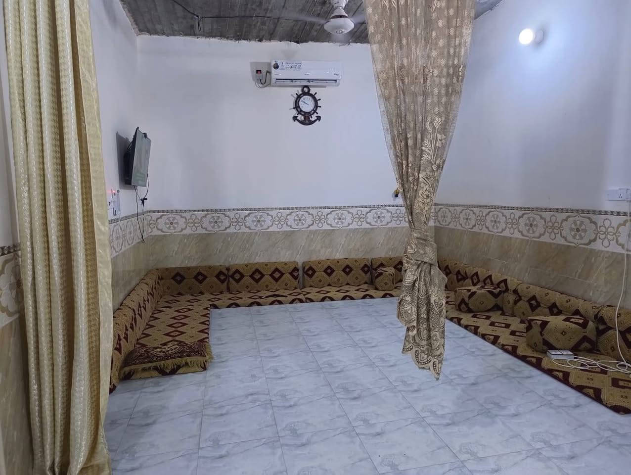 يوجد بيت طابو صرف0 المساحه 300م تحت البناء 150طريق الزازه مقابل مجمع السلام العتبه الحسينيه خلف المطحنه


**إذا كنت صاحب هذا الإعلان وتريد حذفه لأي سبب، رجاءا أرسل رسالة إلى الدعم الفني**