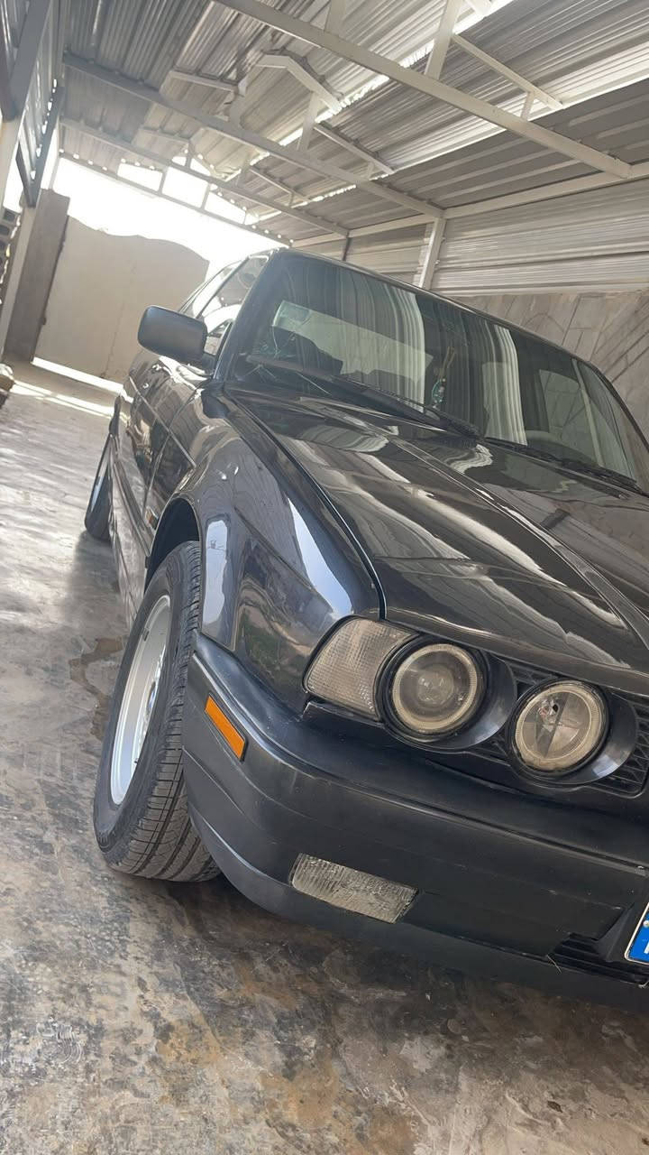 بي ام ٥٢٠  مسكر فانوس كير عادي سنويه ل٢٧ بسمي رقم كركوك سعر ٤٠ وبيه مجال للاستفسار ***********
