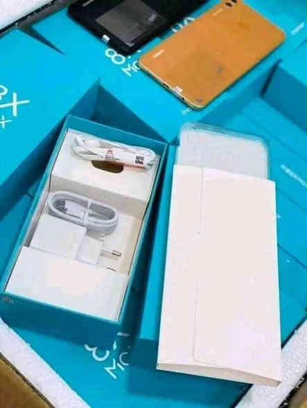 عروضنا ماتخلص واليوم خميس وصلي على محمد وال محمد 
هواوي y max  بسعر 75 الف 
هونر 8x max  بسعر 85 الف
اكبر شاشه مع جهاز راقي 
 بالتالي: 
شاشة كبيرة:
بحجم 7.12 بوصة، مما يوفر تجربة مشاهدة واسعة. 
بطارية ذات سعة عالية:
تتيح للمستخدمين 
مساحة تخزين كبيرة:
256جيجابايت مع 8 جيجابايت من ذاكرة الوصول العشوائي (RAM)، وبطاريه 5000كل هذا جهاز اصلي بيه ضمان جمله ومفرد 
‏‪بغداد زيونه ربيعي مقابل مول دريم ستي 
اذا اتاخرت بالرد يرجى مراسله ع واتساب  أو اتصال 
***********
*********** بغداد
