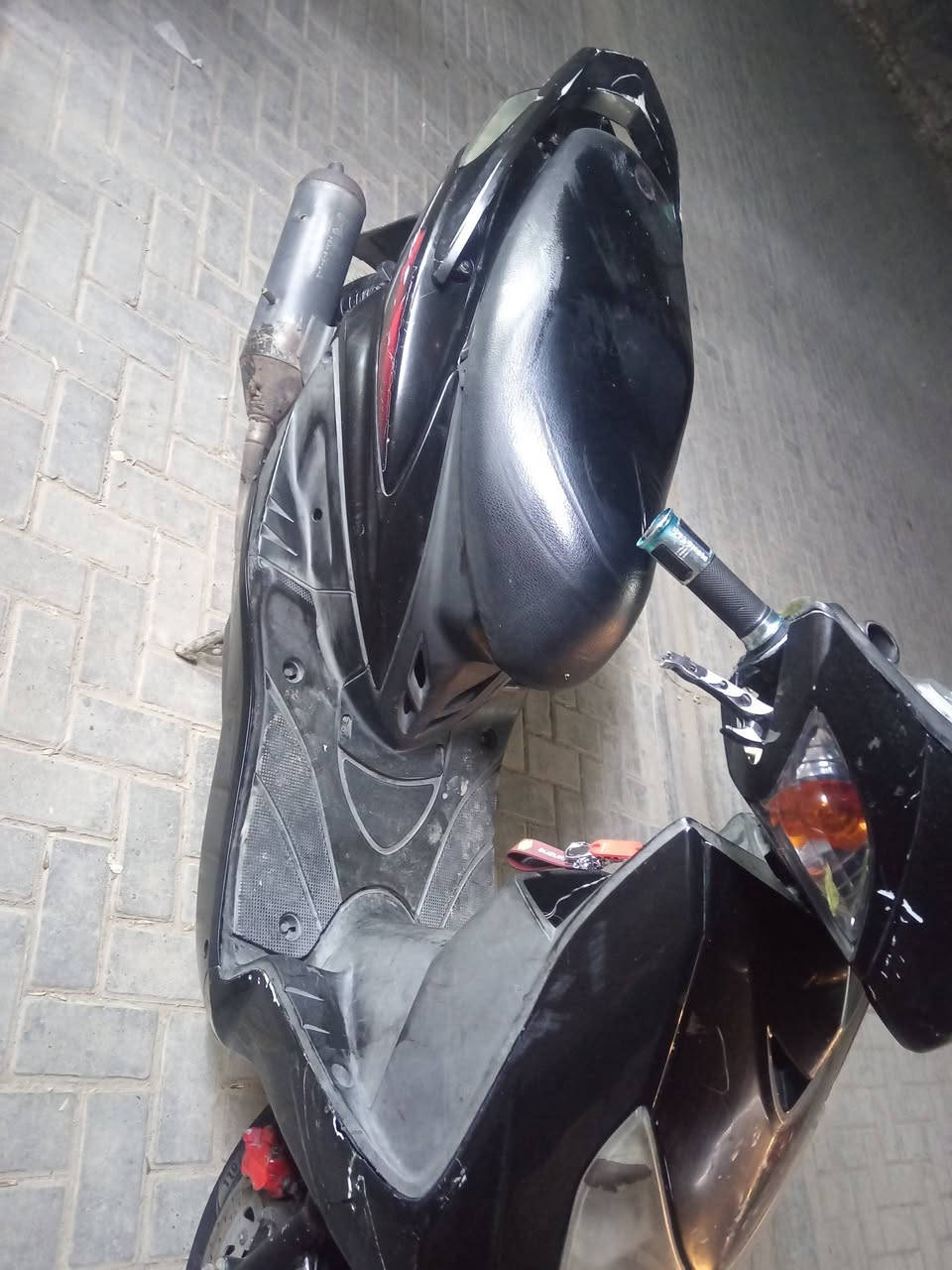 سكنس فحل دراجة كاملة اي نقص مابيها جاملغ امامي كاربون فايبر وصالصنة TMR  مكاني حي اور السعر 550
***********  إتصال او واتساب
