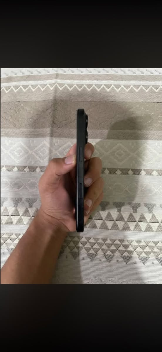 سلام عليكم ايفون ١٦ برو فقط حجم صغير ذاكره ٢٥٦ بطاريه ٩٩ الجهاز ما مفتوح ابد ومكفول من كلشي فقط مفتوح تخطي يعني ما يصير بي سيم كارت فقط الباقي كله شغال جهاز كلش حلو ونضيف وبي شويه شخوط بل شاشه بس ما مثر ولا يبين  جهاز بدون ملحقات السعر ٦٧٥ وبي مجال مكاني كربلاء حسينيه جريه مركز الطف رقم  ***********
