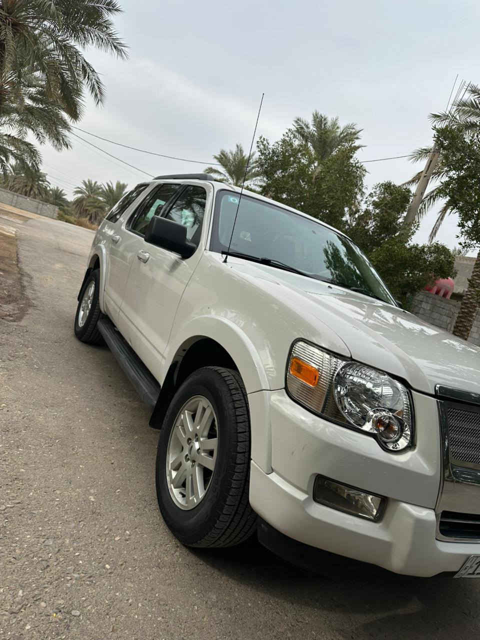 السلام عليكم
فورد اكسبلور 2010 للبيع وارد خليجي فول مواصفات 
مكفوله من صبغ وضربه استفسار على هذا الرقم 
***********
