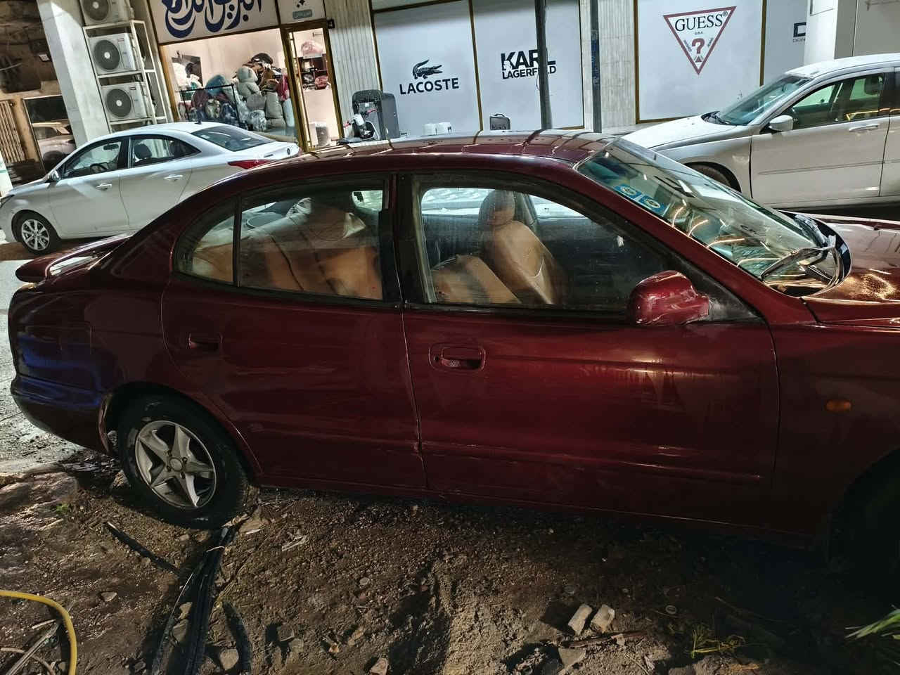 سيارة ليغانزا موديل 98
السيارة باسمي و كل شي بيها شغال و نظيف بدون تبريد
السعر 35 و بيها مجال عنواني بغداد اليرموك 
للاستفسار ***********
