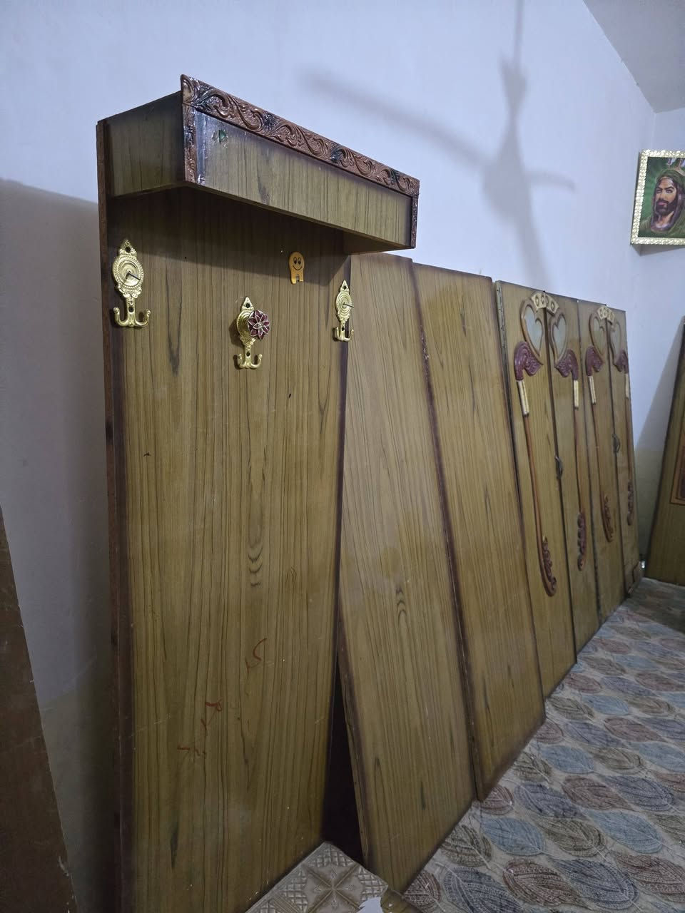 اسلام عليكم غرفه مناسبه جدا مستعمله
مثل ناموضح بلصور عوزه تلحيضات 
***********
